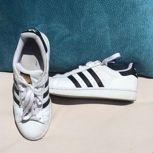 Adidas superstars - women’s size 7
